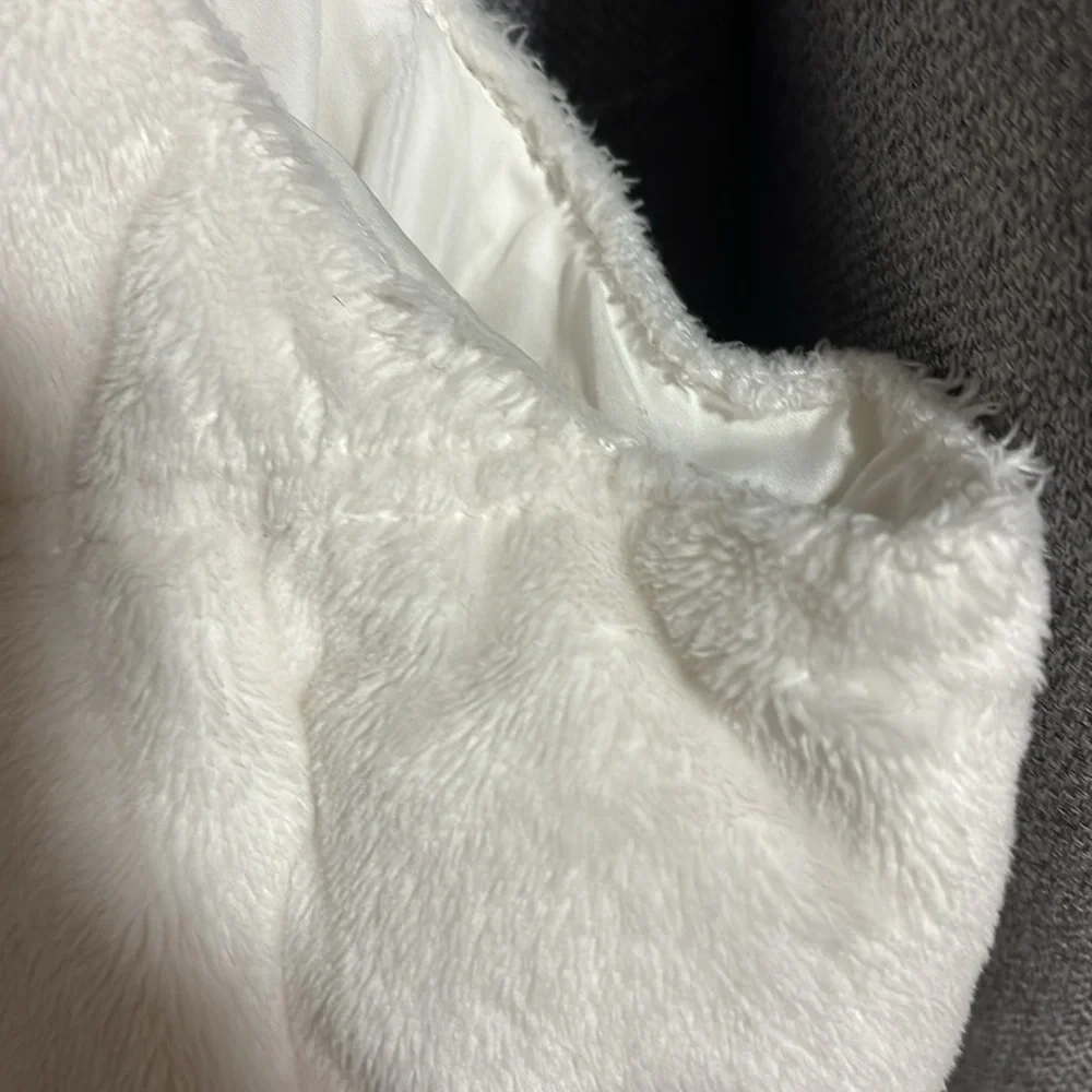 Athleta Quilted Faux Fur‎ Puffer Vest.Light!Pit to pit 20”.Size tag is missing.